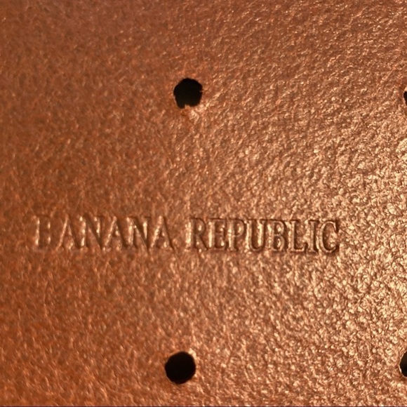 BANANA REPUBLIC 34 x 2.5” Leather Belt Laser Holes Perforation Gold Buckle - Picture 4 of 6